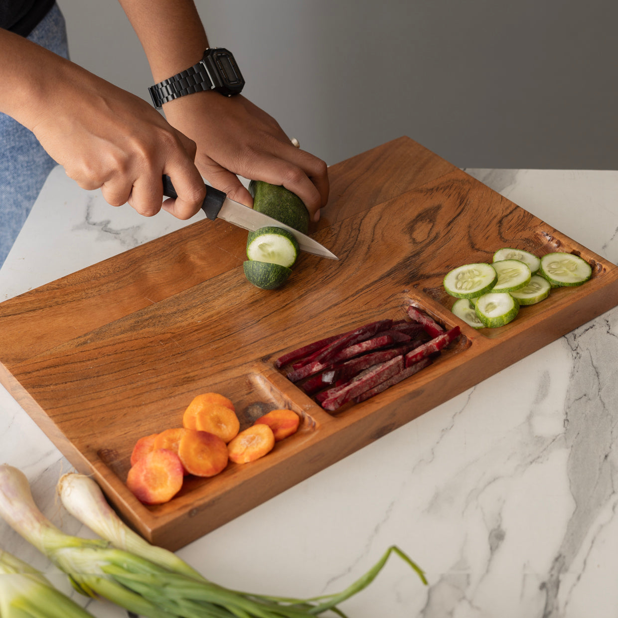 Reversible Cutting Board with  3 storage Compartment